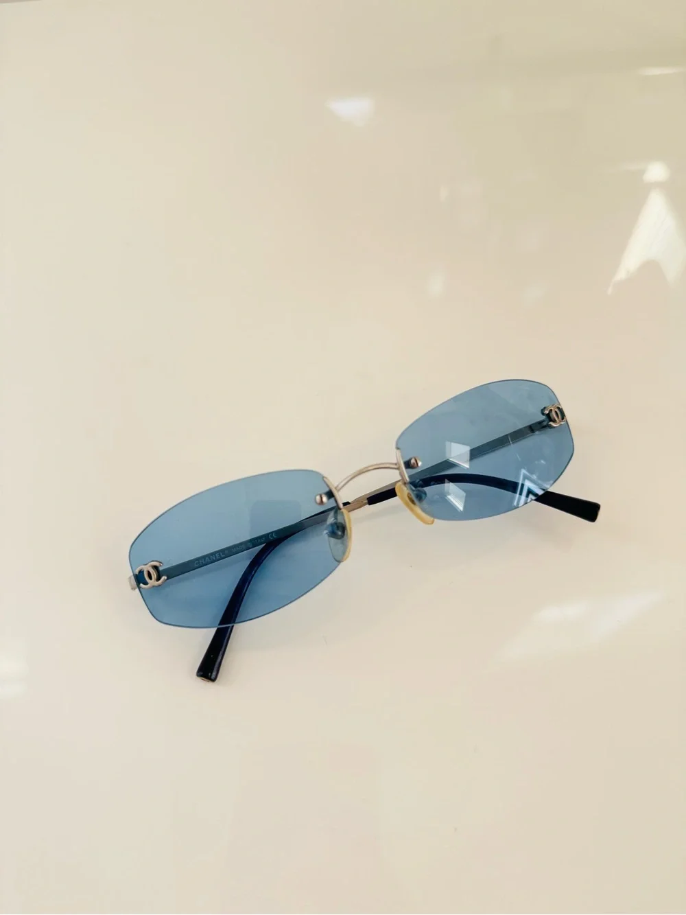 RARE 💫 vintage Chanel blue rimless sunglasses.